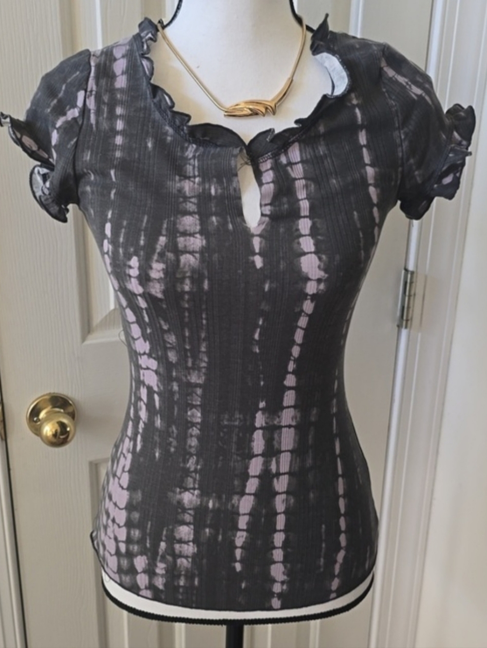 TRUE CRAFT WOMEN'S JUNIOR SHORT SLEEVE BLACK TIE DYE SUMMER TOP SIZE SMALL